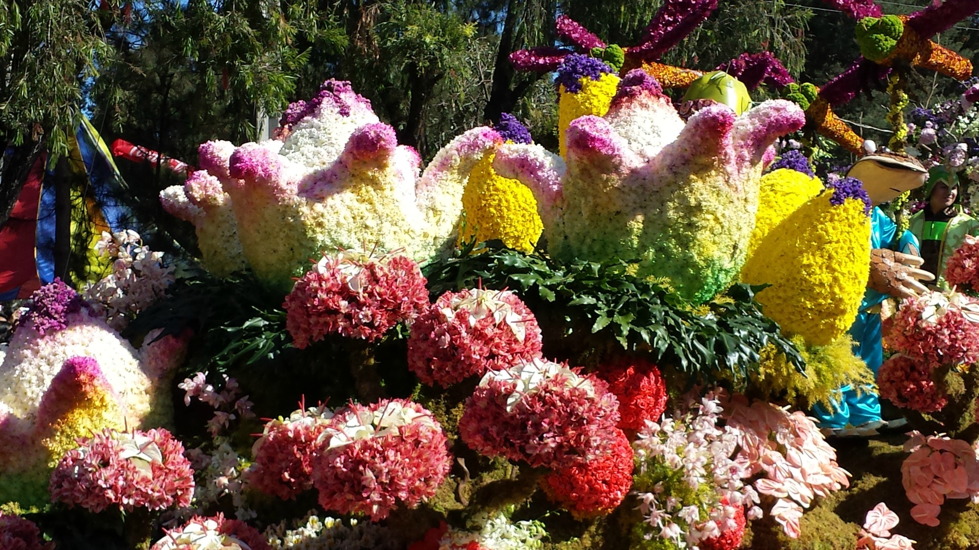 Panagbenga, the flower festival Baguio Philippines The Golden Scope